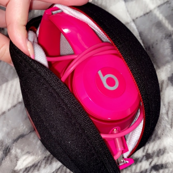Hot Pink Beat Wired Headphones - Picture 5 of 6